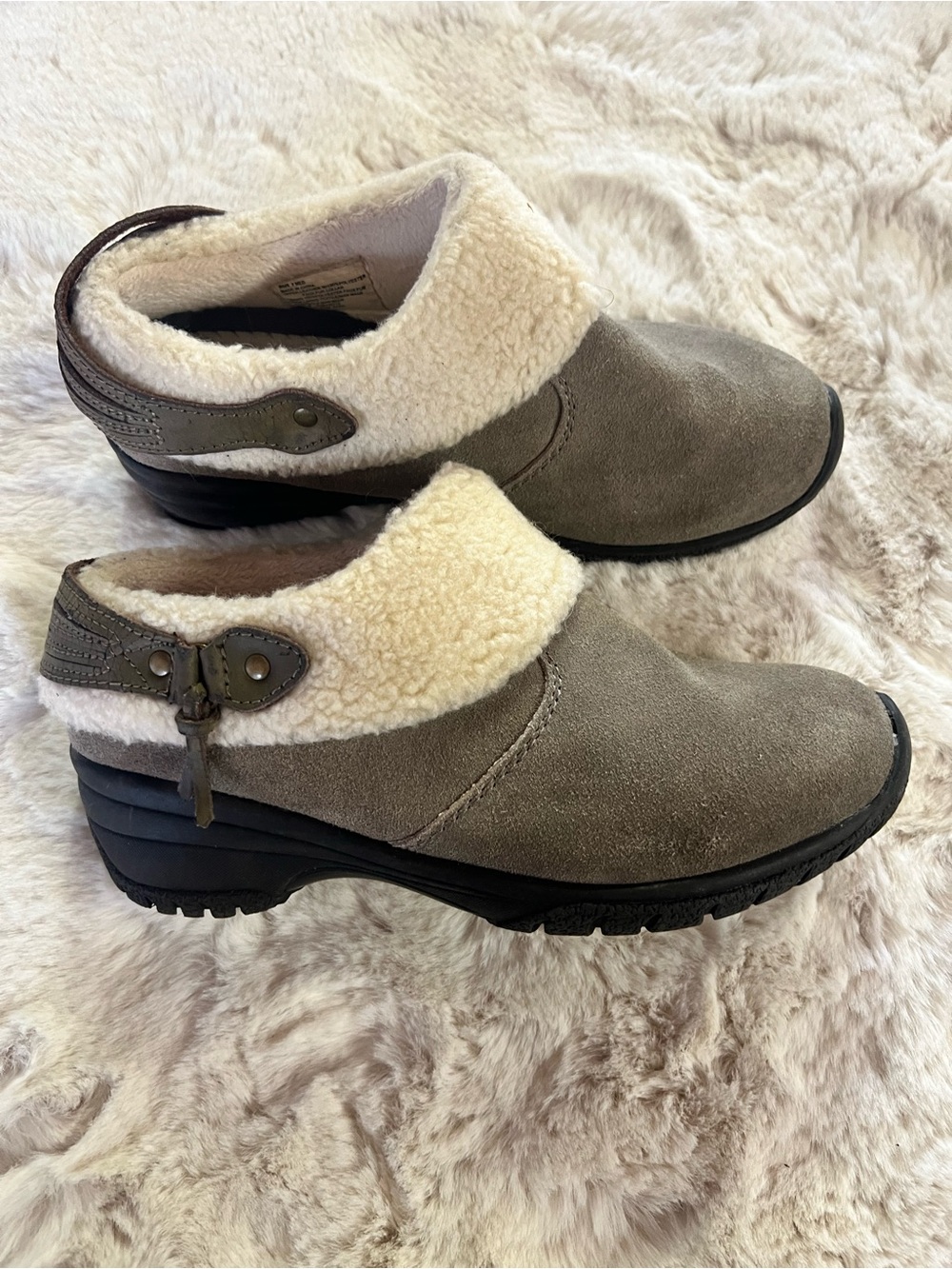 Eddie Bauer Shoes gray suede - Picture 3 of 7